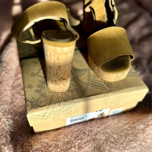 NIB Free People Women's Brooke Platform Tan Size 40 - Picture 5 of 7